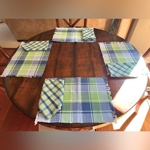 Plaid Placemat and Napkin Set - Picture 1 of 4